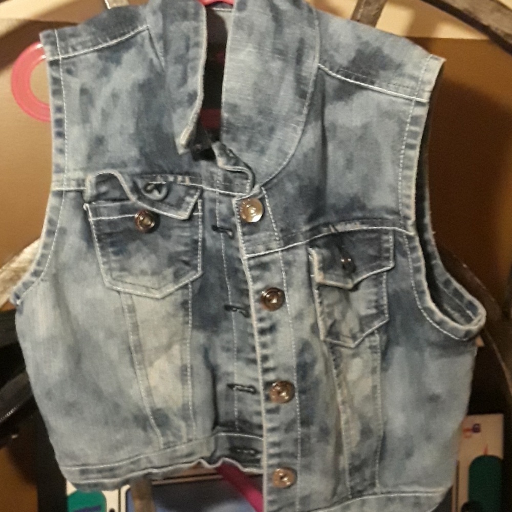 Sleeveless Jean jacket